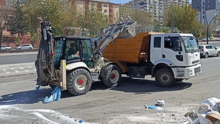 Kahramanmaraş’ta moloz yığınları kaldırılıyor
