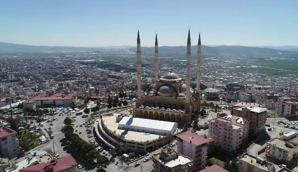 Kahramanmaraş'taki Abdülhamid Han Camii'nde ilk teravih çadırda kılınacak