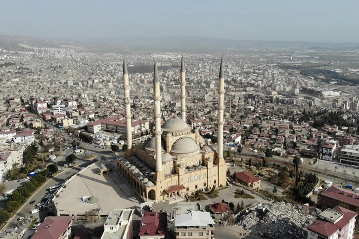 Kahramanmaraş’ın simgesi Abdülhamit Han Camii depremlere rağmen dimdik ayakta