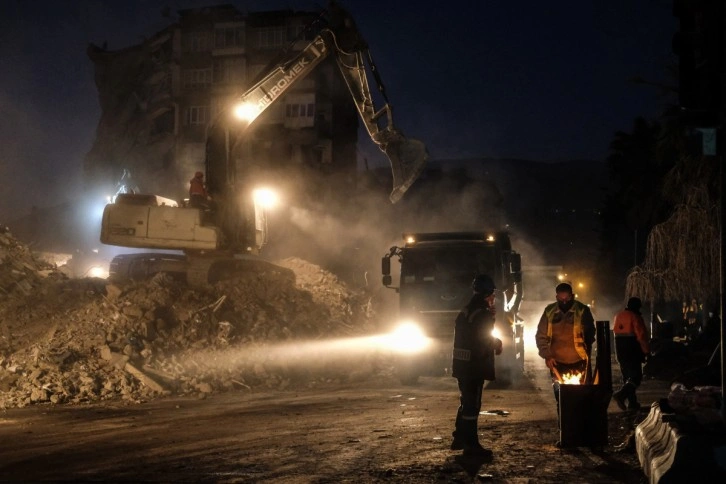 Kahramanmaraş’ta arama kurtarma ve enkaz kaldırma çalışmaları sürüyor