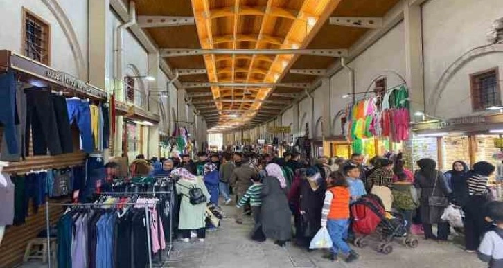 Kahramanmaraş’ta deprem sonrası ilk bayram hazırlıkları sürüyor