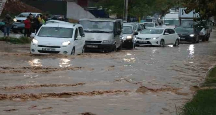 Kahramanmaraş’ta sağanak ve dolu etkili oldu