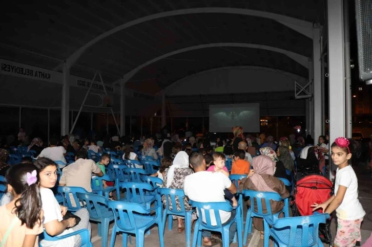 Kahta Belediyesi’nin Mahalle Sinema Geceleri etkinliği başladı
