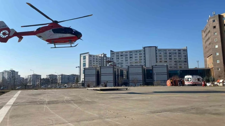 Kalp krizi geçiren hasta, ambulans helikopter ile hastaneye sevk edildi
