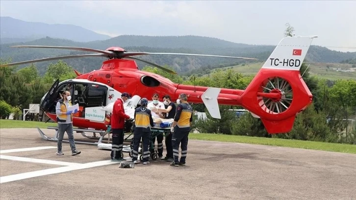 Kalp krizi geçiren hasta helikopter ambulansla sevk edildi
