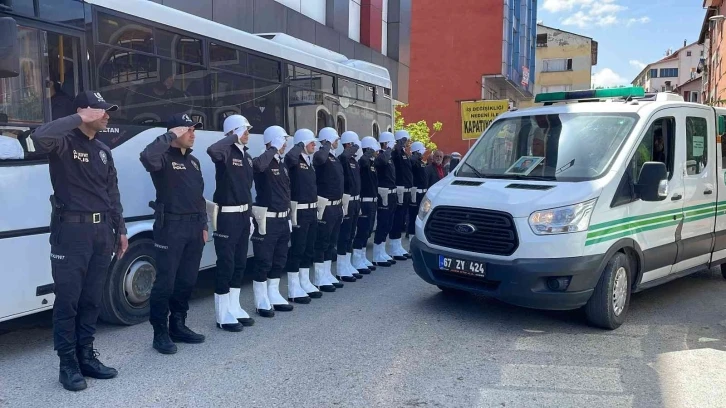 Kalp krizi geçiren polis memuru son yolculuğuna uğurlandı
