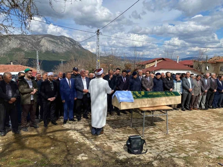 Kalp krizi sonrası hayatını kaybeden muhtar toprağa verildi
