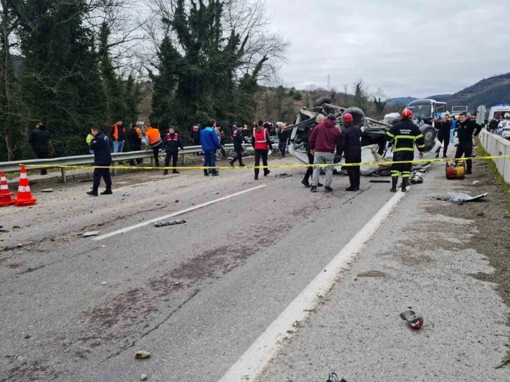 Kamyon, ana yola çıkmak isteyen araca çarptı: 1 ölü, 2 yaralı
