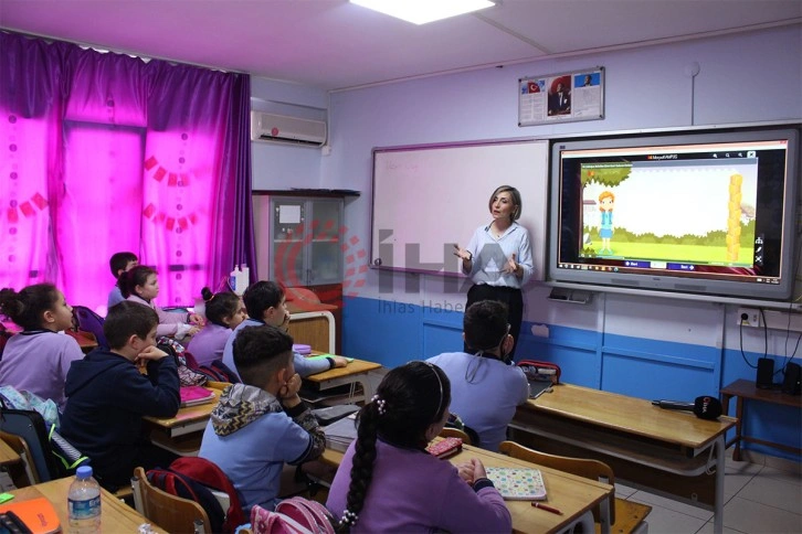 Kansere yakalanan öğretmen öğrencilerini bırakmadı