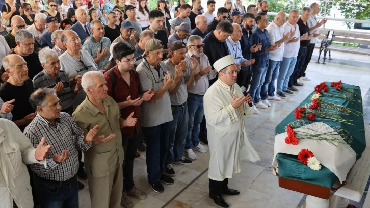 "Kanto kraliçesi" Nurhan Damcıoğlu, İzmir'de son yolculuğuna uğurlandı