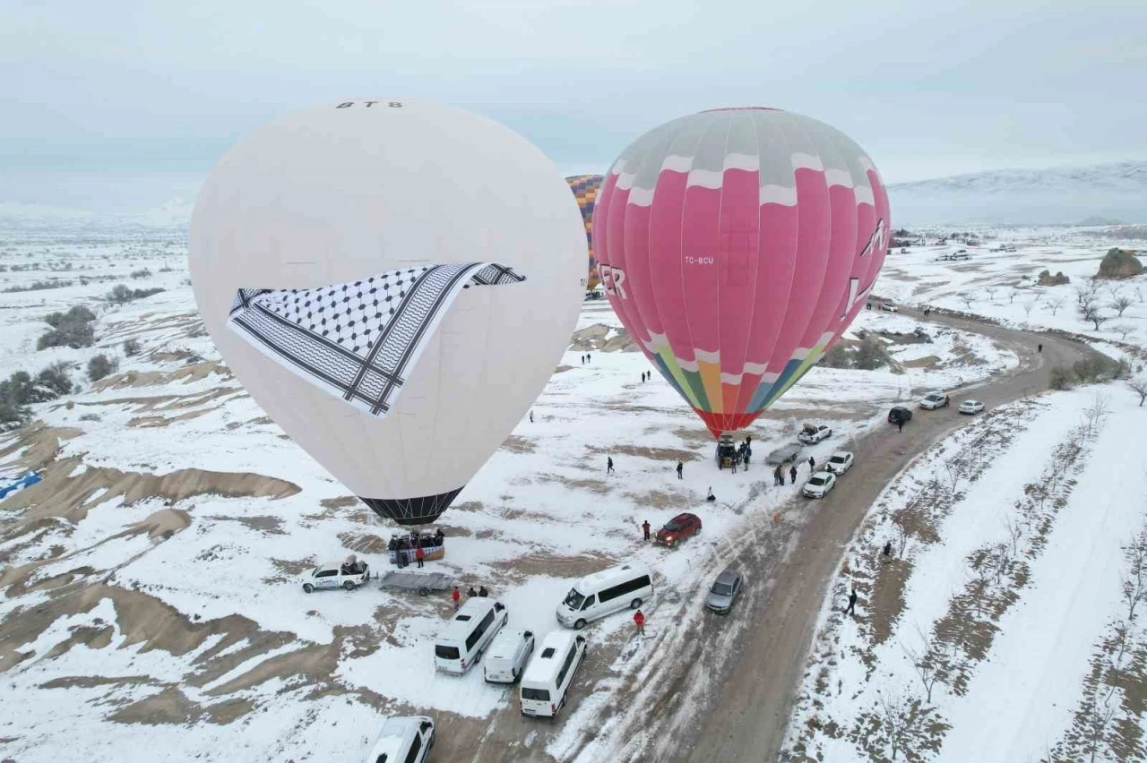 Kapadokya’da balonlar ‘barış’ için havalandı
