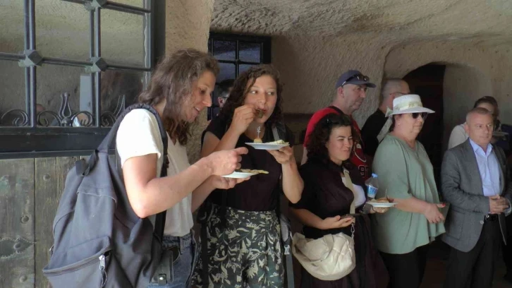 Kapadokya’da turistlere gözleme ikram edildi
