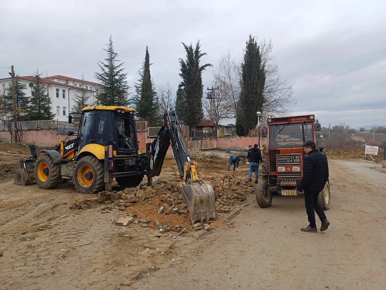 Kapalı durak çalışmalarını yakından inceledi
