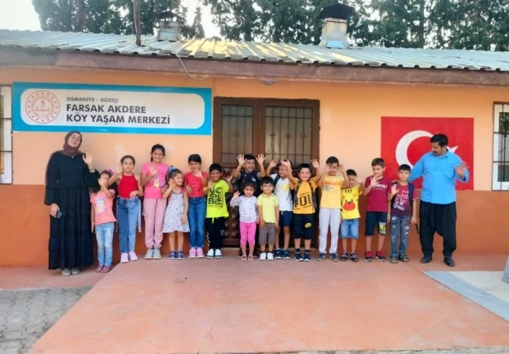 Kapalı köy okulunda 3 yıl aradan sonra yeniden ders zili çaldı
