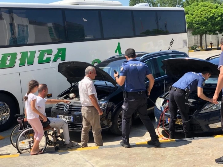 Kapıkule’de engelli gurbetçinin yardımına polis yetişti
