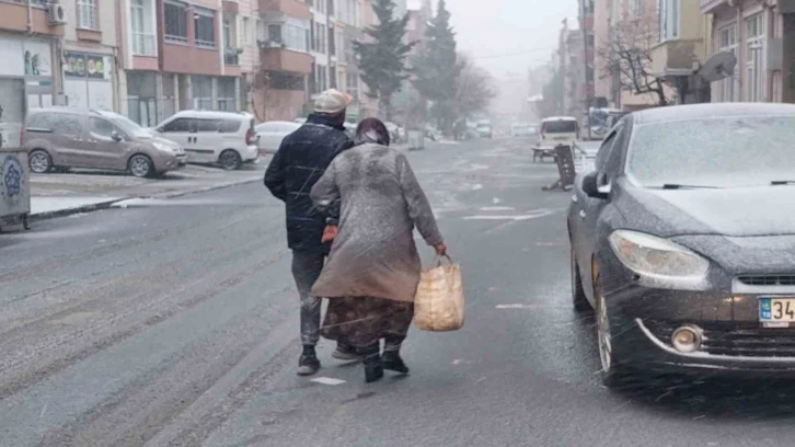 Kar İstanbul’un sınırına dayandı
