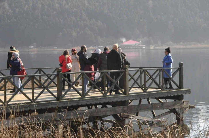 Kar yağmadan önce Abant’ta güneşin tadını çıkardılar
