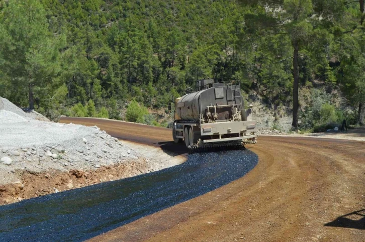 Karabucak yolu asfaltlanıyor
