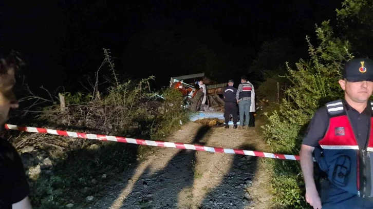 Karabük’te devrilen traktörün altında kalan 2 kişi öldü, biri ağır 2 kişi yaralandı
