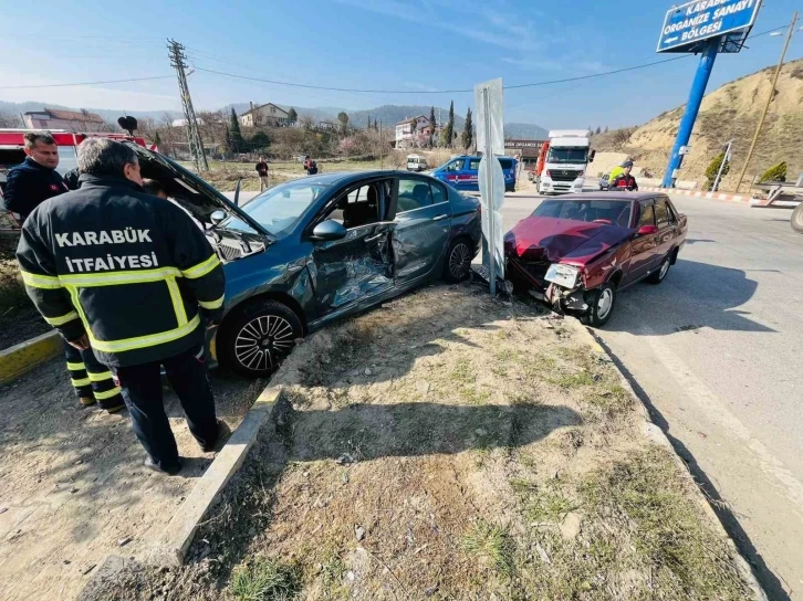 Karabük’te iki otomobil çarpıştı: 3 yaralı
