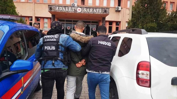 Karabük’te uyuşturucu operasyonlarında yakalanan 8 kişiden 1’i tutuklandı
