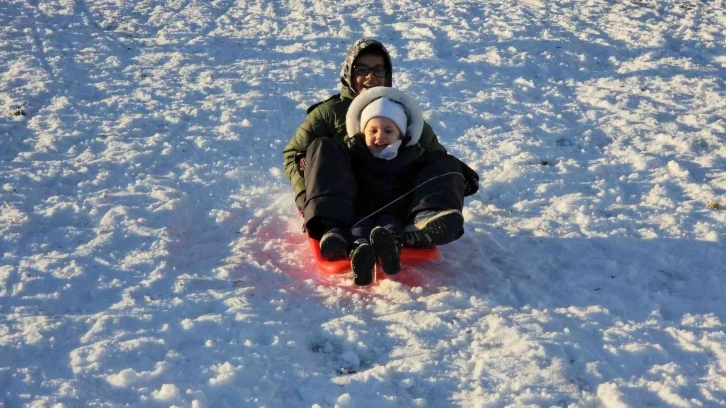 Karabük’te vatandaşlar kar keyfi için 2 bin rakımlı zirveye çıktı
