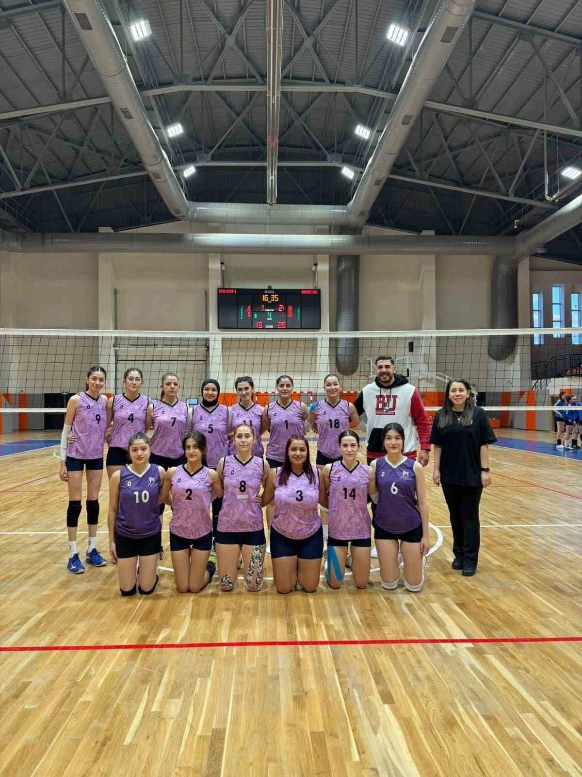 Karabük Üniversitesi voleybol takımları lige galibiyetle başladı
