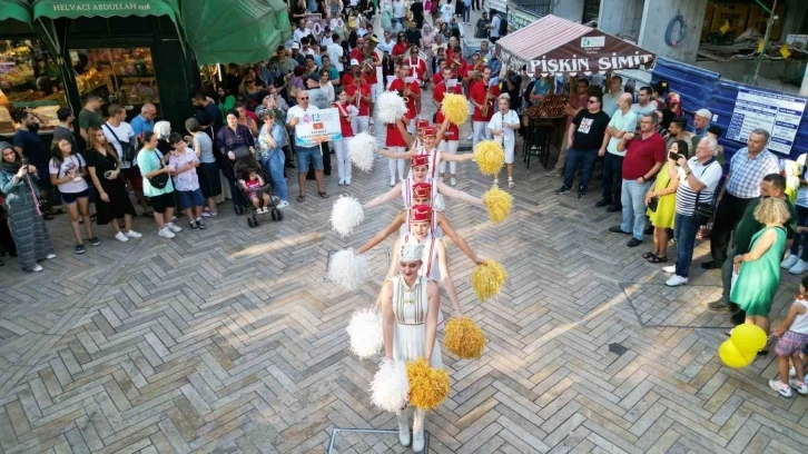 Karadağ Herceg Novi Bandosu, İzmir Marşı ile festivale katılanları mest etti
