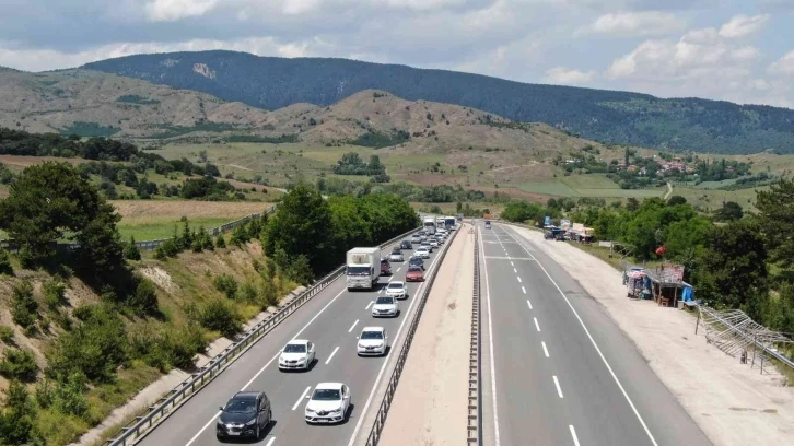 Karadeniz bağlantı noktasında tek yönlü bayram yoğunluğu yaşanıyor
