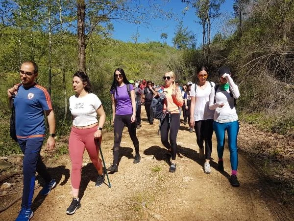 Karaisalı'da ‘strese inat doğada hayat’ yürüyüşü