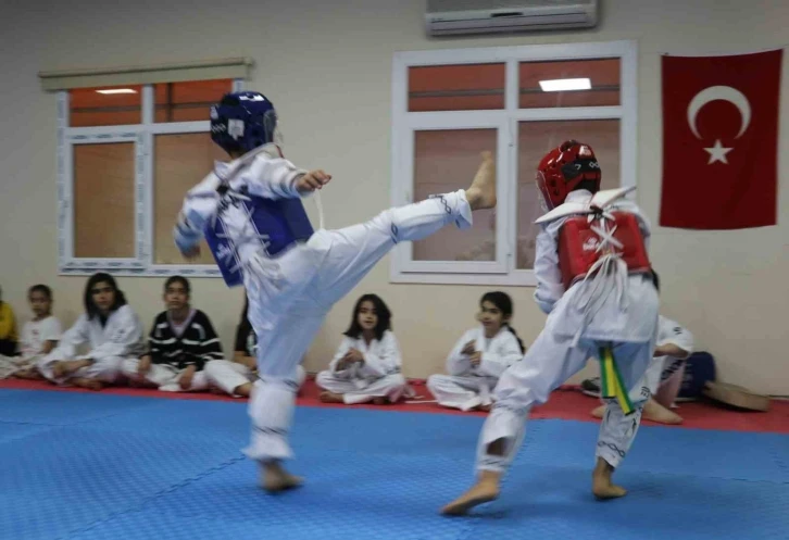 Karaköprü’de gençler zamanını sporla değerlendiriyor
