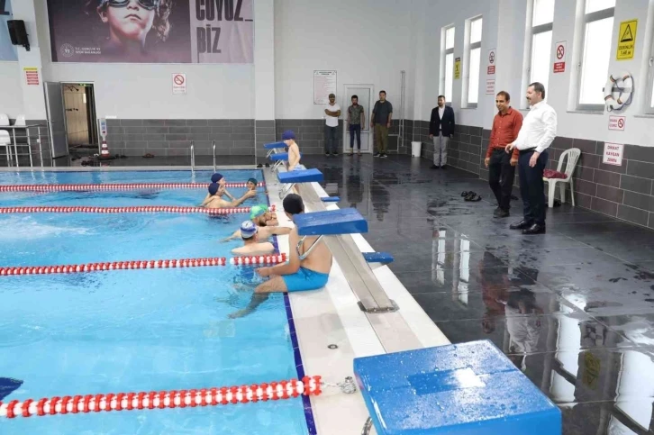 Karaköprü’de yarı olimpik yüzme havuzuna ücretsiz davet
