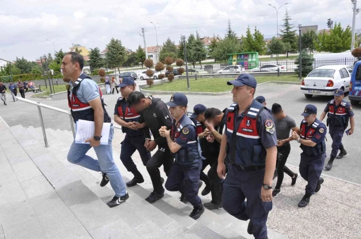 Karaman’da bağ evlerinden hırsızlık şüphelileri tutuklandı
