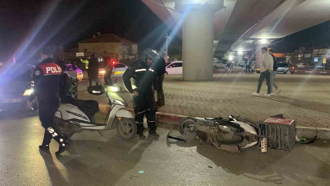 Karaman’da otomobil ile motokurye çarpıştı: 1 yaralı
