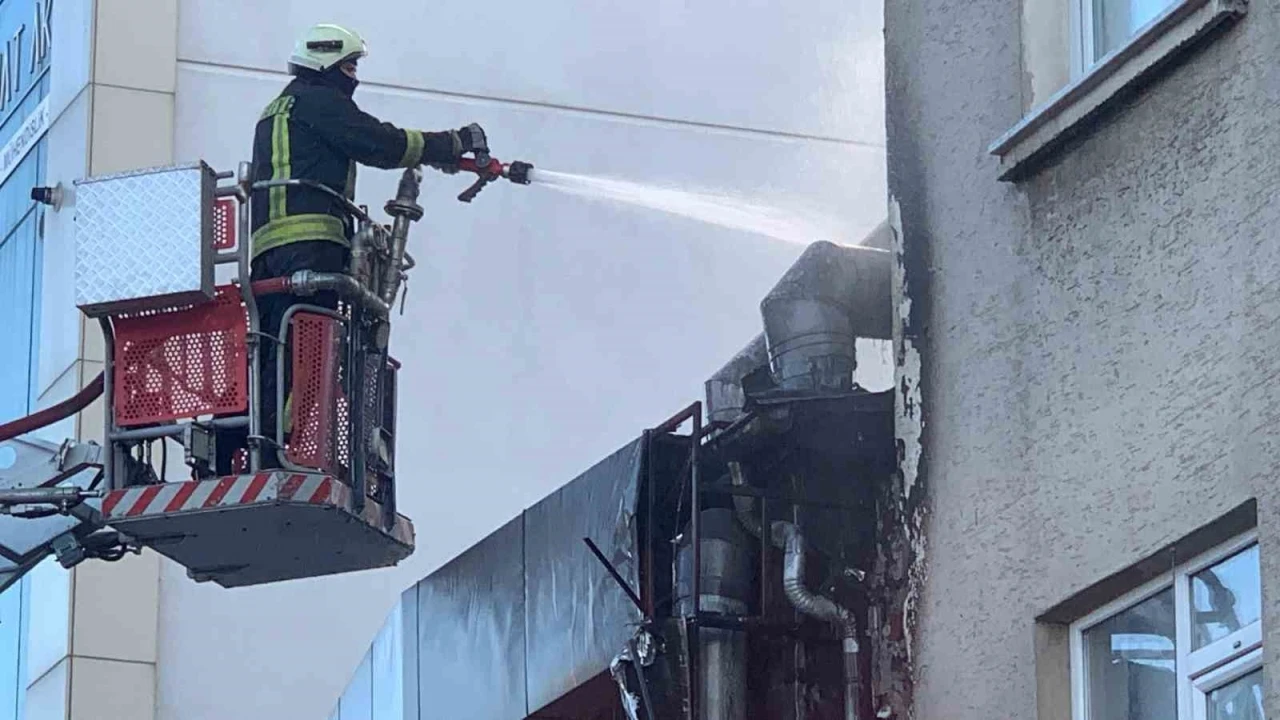 Karaman’da restoranın bacasında çıkan yangın korkuttu
