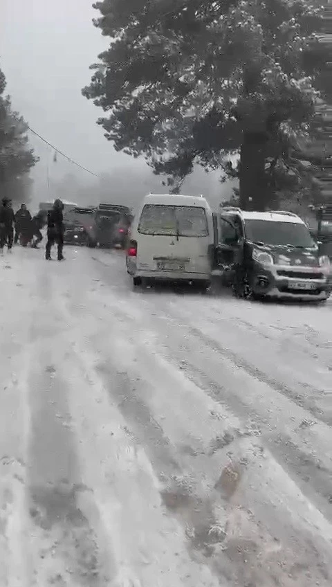 Karda kayan araçlar ortalığı birbirine kattı
