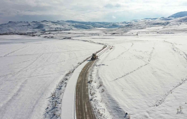 Kardan kapanan yollar tek tek açıldı
