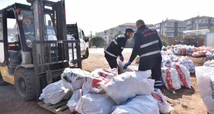 Karesi Belediyesi depremzedeler için soba üretiyor