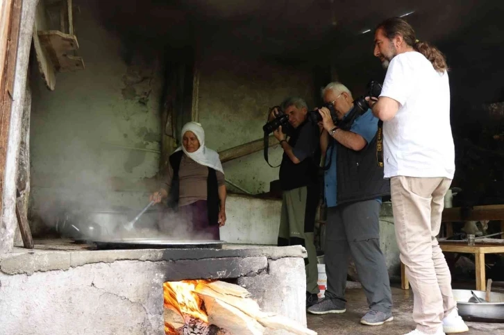 Karnavas Pekmezi kare kare resimlendi
