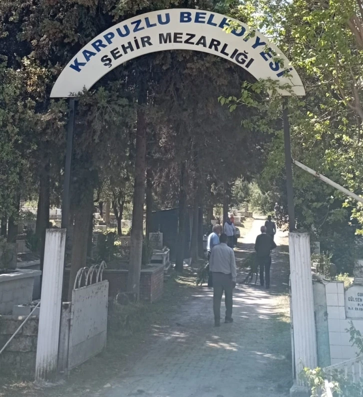 Karpuzlu’da mezarlığın bakımsız hali tepki çekti
