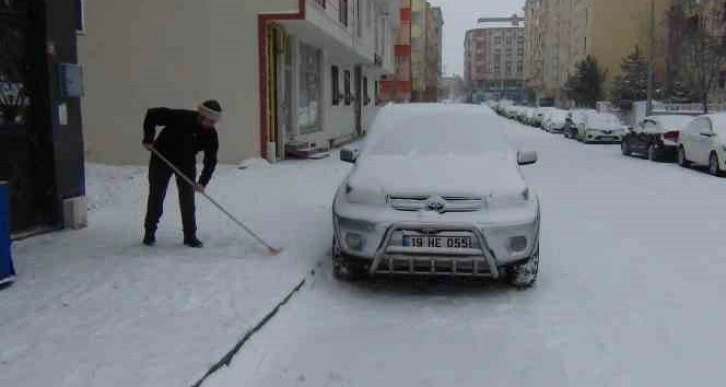 Kars beyaz gelinliğini giydi!