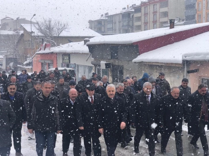 Kars deprem bölgeleri için tek yürek
