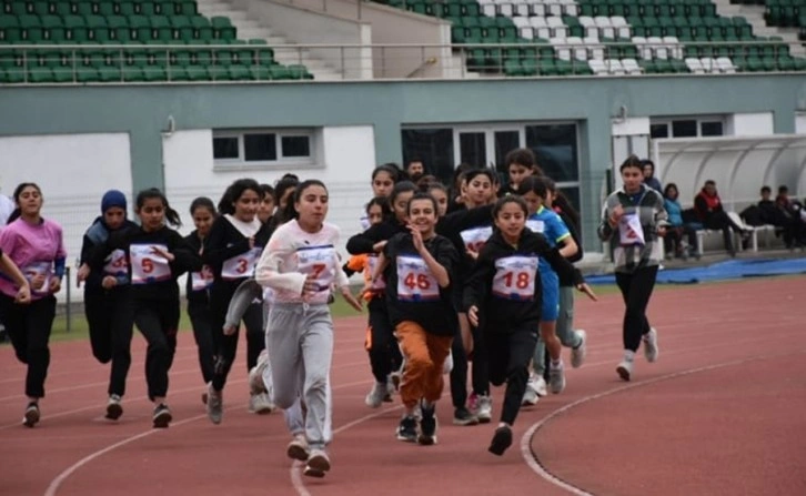 Kars'ta Atletizm Yarışmalarında 141 Sporcu Yarıştı