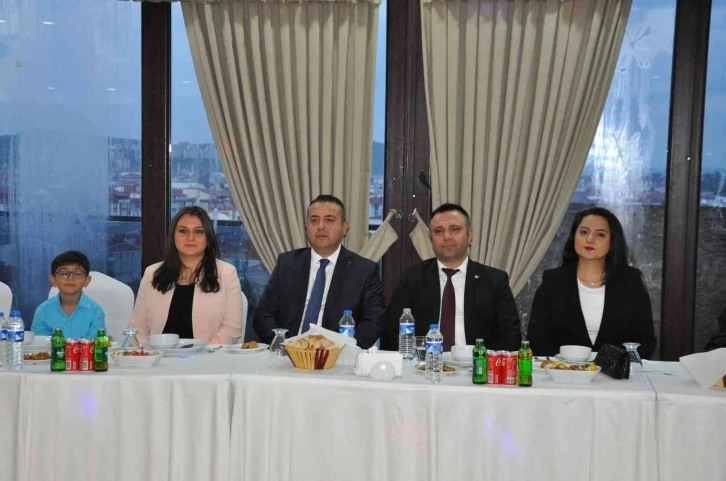 Kars’ta hakim ve savcılar veda yemeğinde bir araya geldi
