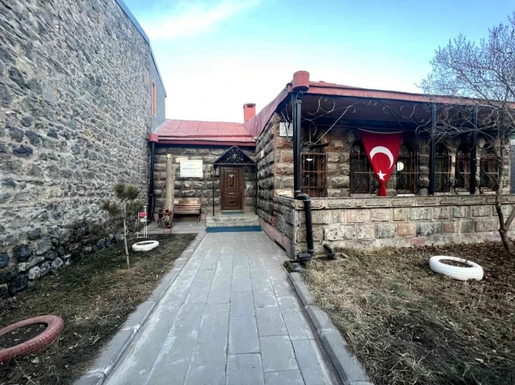 Kars’ta Kalem Kitap Kahve Evi öğrencilere hizmet veriyor
