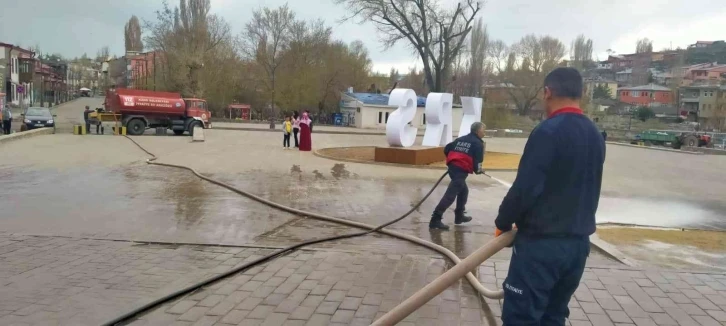 Kars’ta parklarda bahar temizliği
