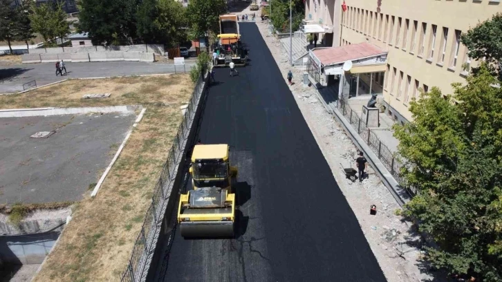 Kars’ta yollar yapılıyor, vatandaşların yüzü gülüyor
