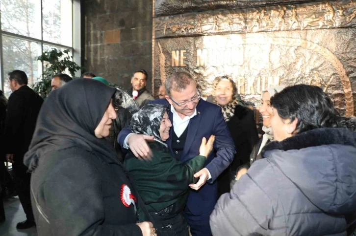 Kars Valisi Ziya Polat’a şehit ailelerini ağırladı
