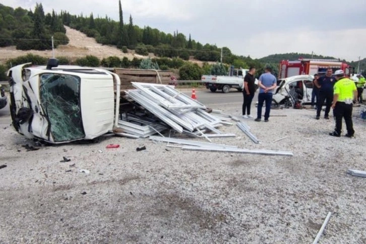 Karşı şeride geçen otomobil kamyonetle çarpıştı: 1 ölü, 3 yaralı