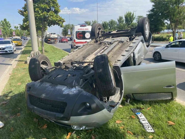 Kartal’da kontrolden çıkan otomobil takla attı: 4 yaralı
